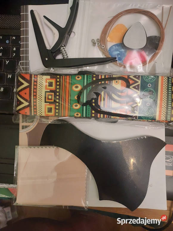 Gitara akustyczna 6 strunowa z akcesoriami