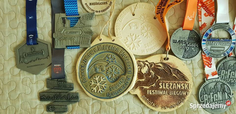 Medale biegowe 18 sztuk maraton półmaraton Warszawa