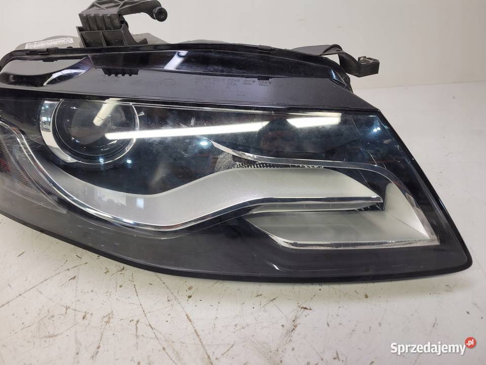 REFLEKTOR XENOX PRAWY PRZÓD AUDI A4 B8 Przystajń