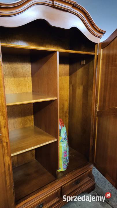 Szafa drewniana włoskiej firmy Selva na wieszaki