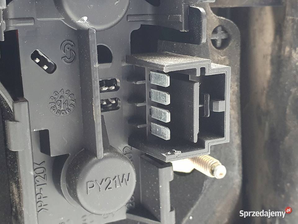 LAMPA PRAWA Fiat Stilo kombi 0107r TYLNA prawy Rudka