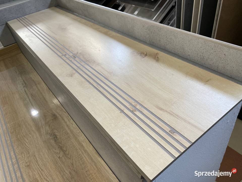 Drewnopodobne płytki na schody 100x30 DESKA Łask