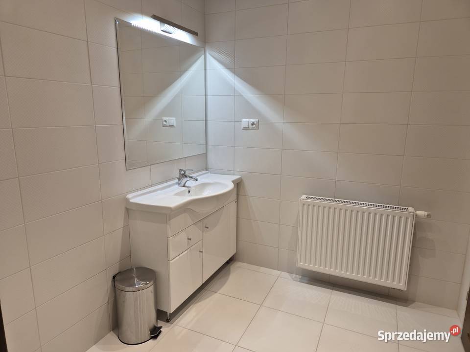 Magazyn 200m2 z biurem 110m2 teren zamknięty Kielce