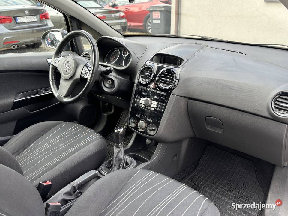 Opel Corsa 2010r wielofunkcyjna kierownica Paniówki