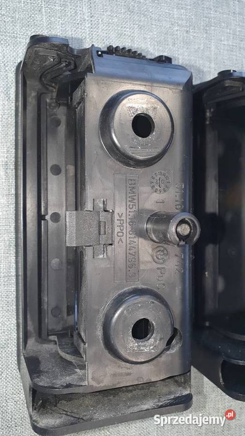 Popielniczka BMW e36 8 144 796 Rok produkcji 1992 Wyposażenie wnętrza Lusowo