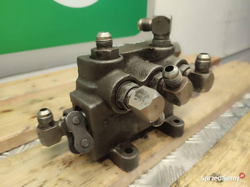 Rozdzielacz hydrauliczny JJB6000332 CASE 560 Wilkowo