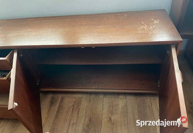 Długa komoda MCM z szufladami i półkami Austin