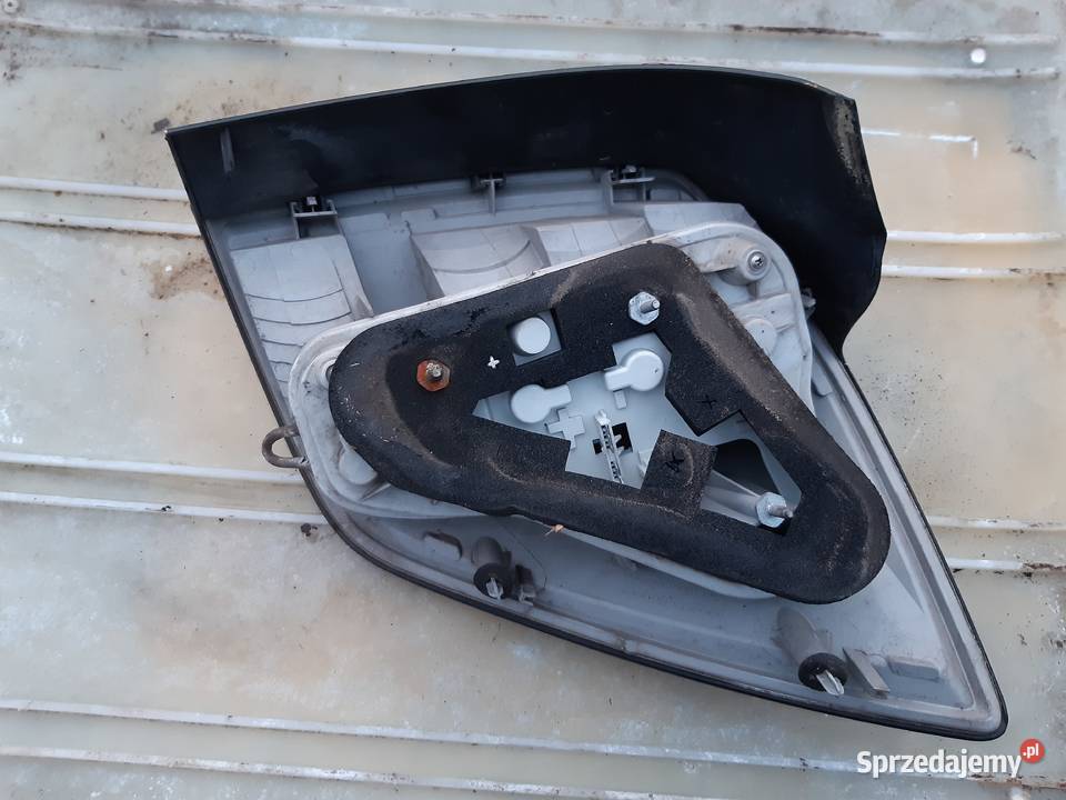 Astra III H Kombi Lampa lewy tyl tylna lewa Lampy tylne sprzedam