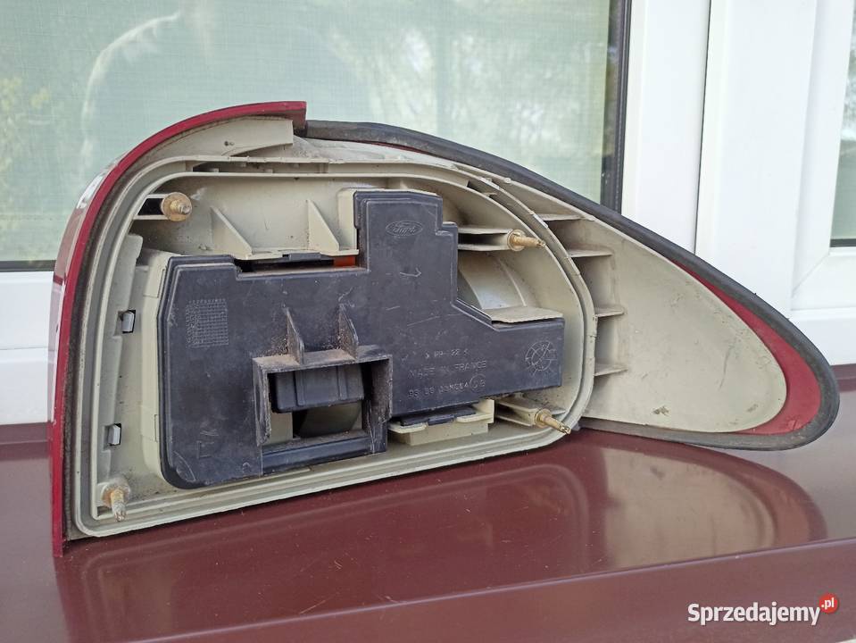 Ford Mondeo MK1 hatchback lampa tył tylna lewa Sieradz sprzedam