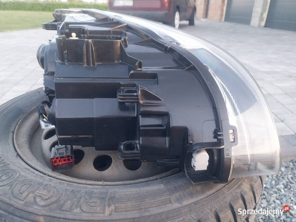 Volvo S60 V60 polift lampa przednia lewa HAL USA Domaniów