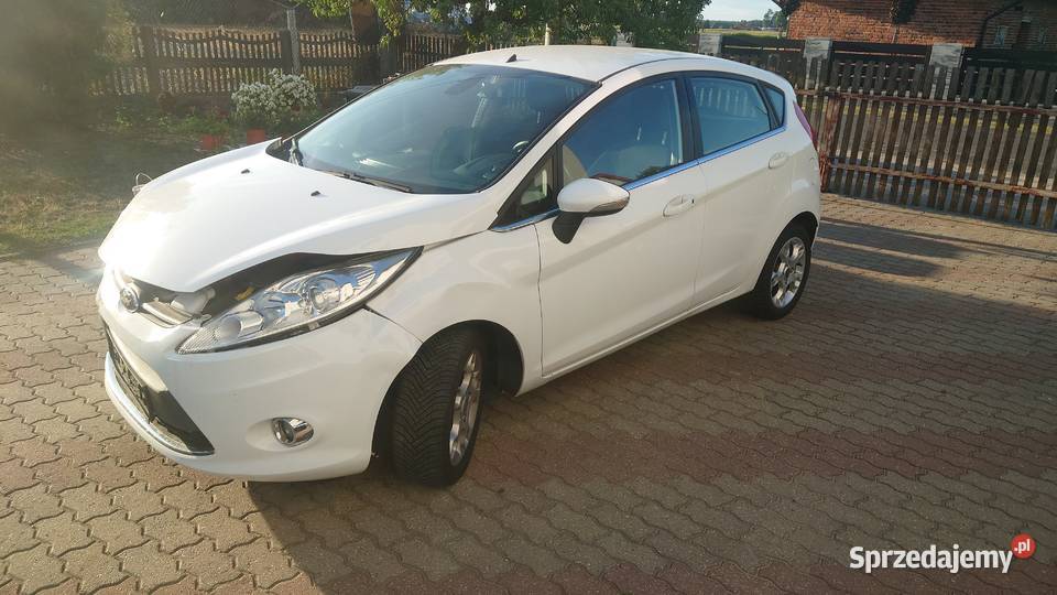 Ford fiesta 125 benzyna titanium mały przebieg Hatchback Fiesta Konin sprzedam