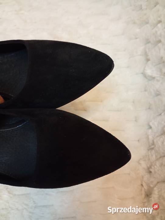 40 Leather Czarne czółenka wieczorowe ze
