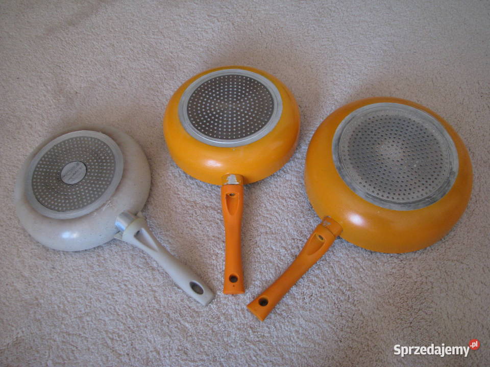 Emaliowane garnki pokrywki patelnie miski Brzegi