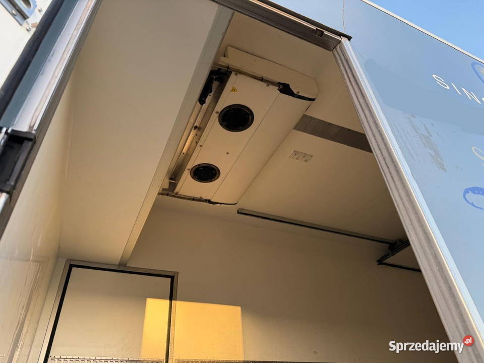 Mercedes chlodnia z sypialna kabina Rok produkcji 2015