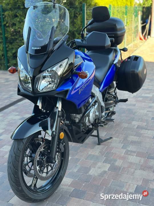 Suzuki Dl650 Vstrom doinwestowany z dużą liczbą Suzuki