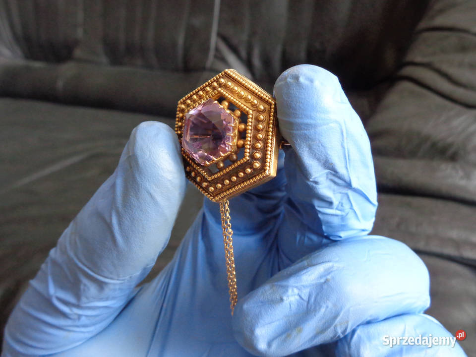 Broszka złota z ametystem Brzeg