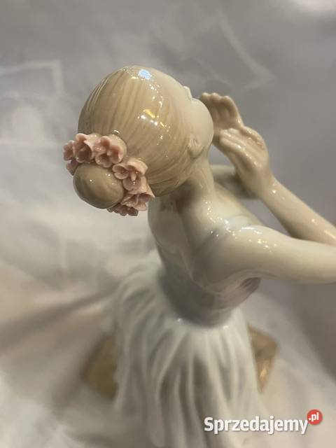 Dekoracyjna porcelanowa figurka baletnicy