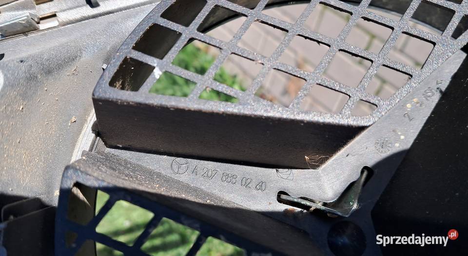 MERCEDES C KLASA W204 GRILL ATRAPA A2048800023 Wrocław