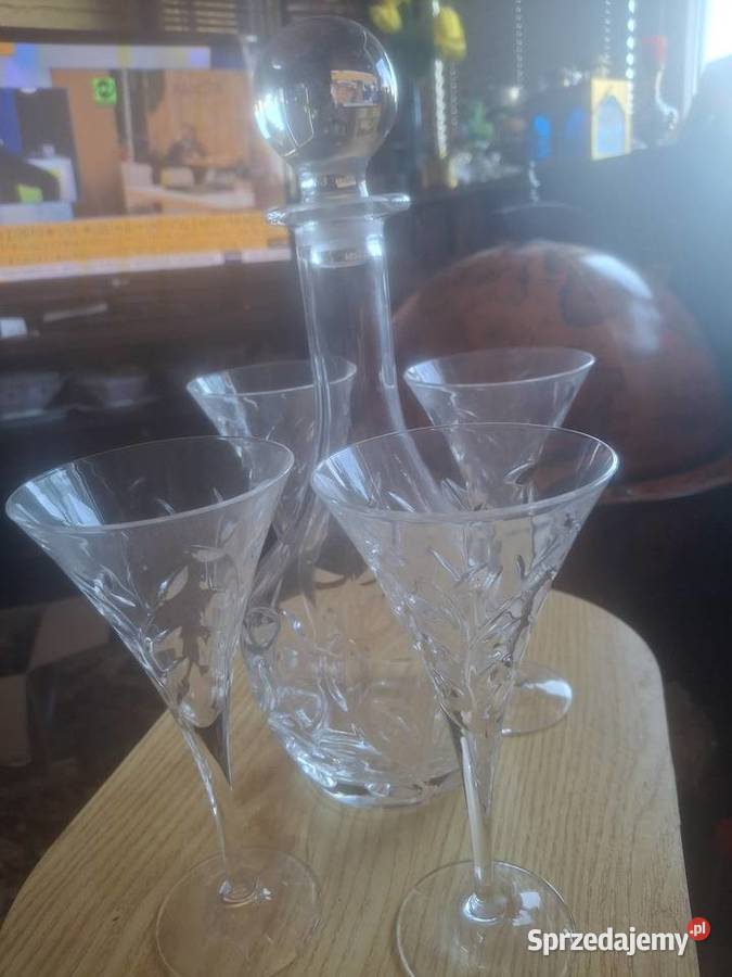 Komplet karafka I 4 kielichy sprzedam