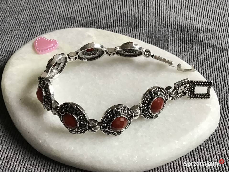 Efektowna srebrzysta bransoletka