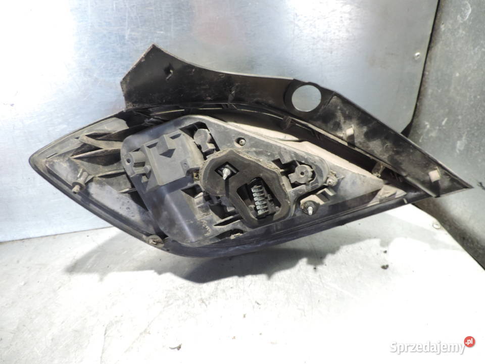 OPEL ASTRA III H HB LAMPA TYŁ PRAWA TYLNA Rok produkcji 2004 Lampy tylne Nowy Sącz