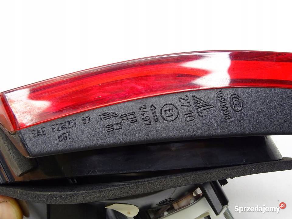 LAMPA PRAWY PRAWA TYŁ TYLNA W KLAPE VW PASSAT CC osobowe Części samochodowe