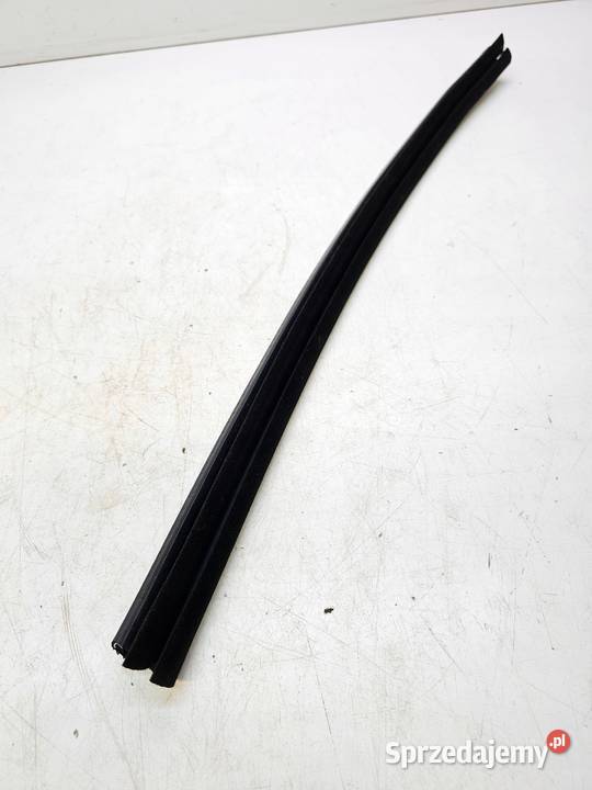 LISTWA ZGARNIAJĄCA SZYBY LEWY TYŁ AUDI A3 8V osobowe