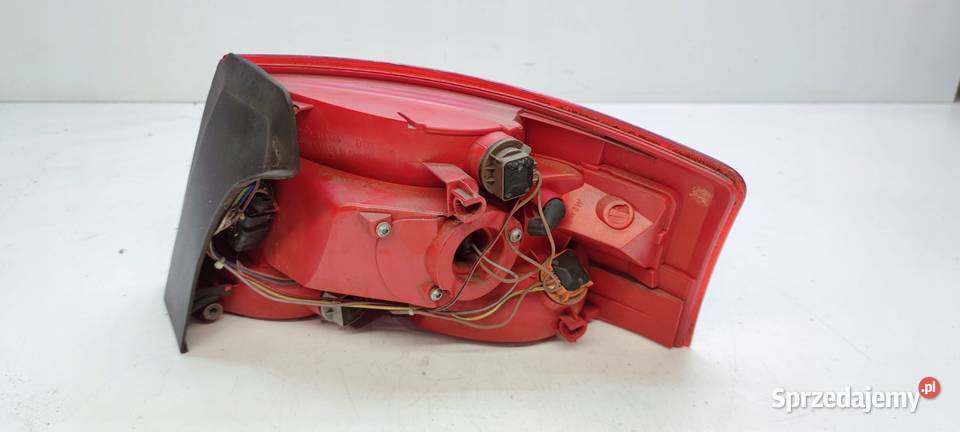 LAMPA LEWY TYŁ AUDI A4 B7 CABRIO 8H0945095D Przystajń