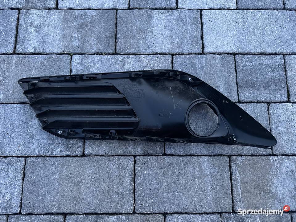Toyota AURIS II 5203002210 RAMKA HALOGENU KRATKA Białystok