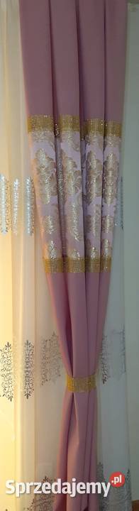 Zasłony pudrowy róż ze złotym ornamentem Mława