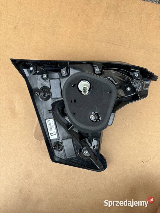 Lampa prawy tył Toyota CHR 81580F4010 osobowe Józefów