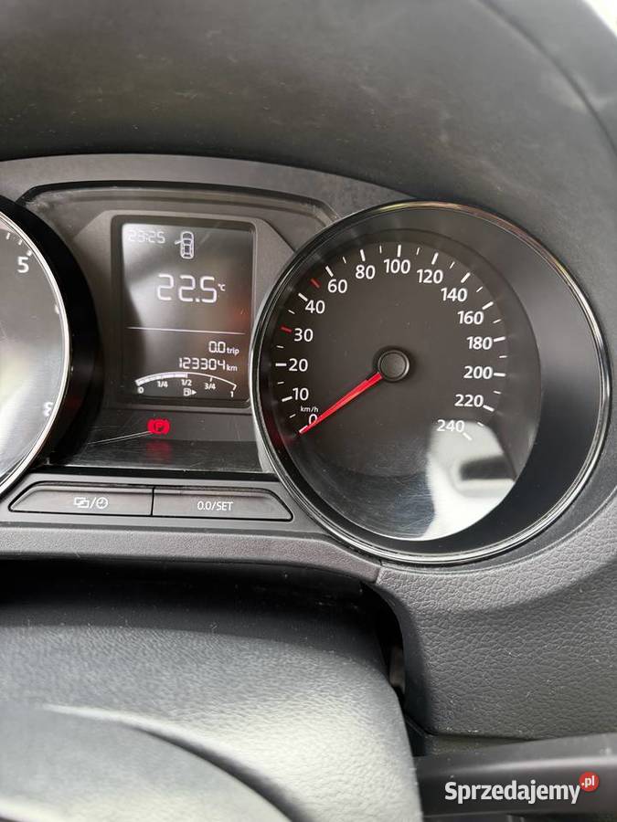 Volkswagen Polo 10 MPI 60 2014 123 304 Niemcy 2 manualna