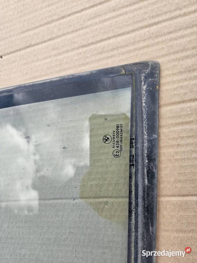 BMW E39 SZYBA BOCZNA MAŁA PRAWT TYŁ SEDAN