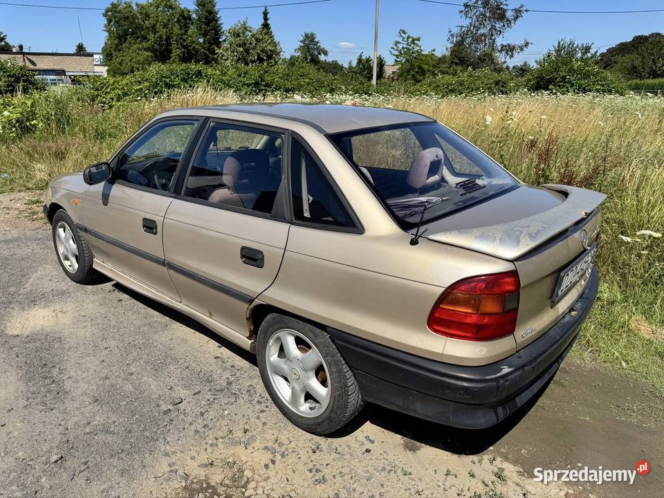 Opel Astra Classic 14 60 1999 127 000 Benzyna manualna dolnośląskie