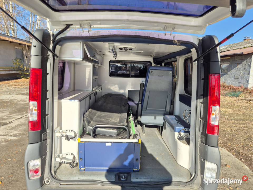 Ambulans karetka RENAULT Trafic 20 dCi 115 2011