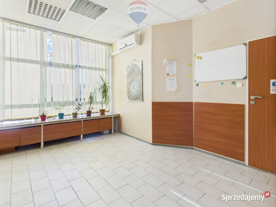 Lokal handlowo usługowy Nowa Huta NCK od ulicy małopolskie