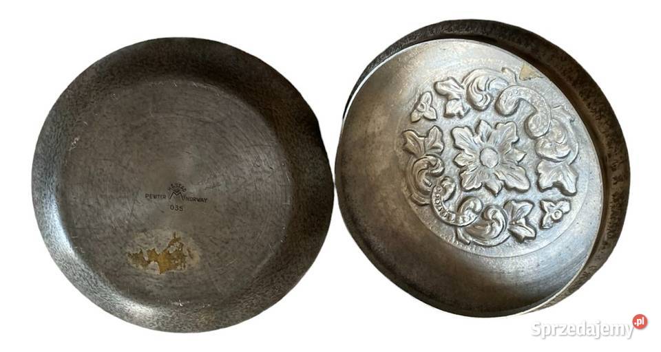 Pudełko cynowe ze zdobioną pokrywką z Mastad mazowieckie Warszawa