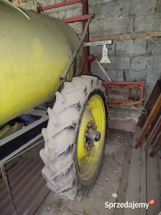 Opryskiwacz ciągnięty 2000l Dobrzyca