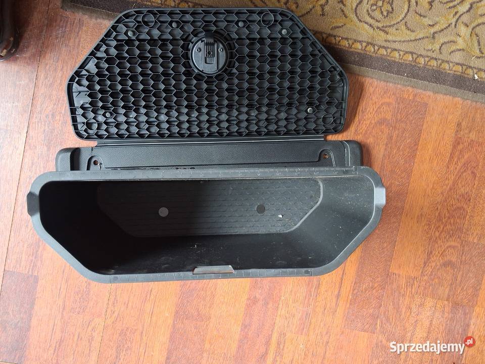 Schowek w podłogę dodge ram V generacja 2019