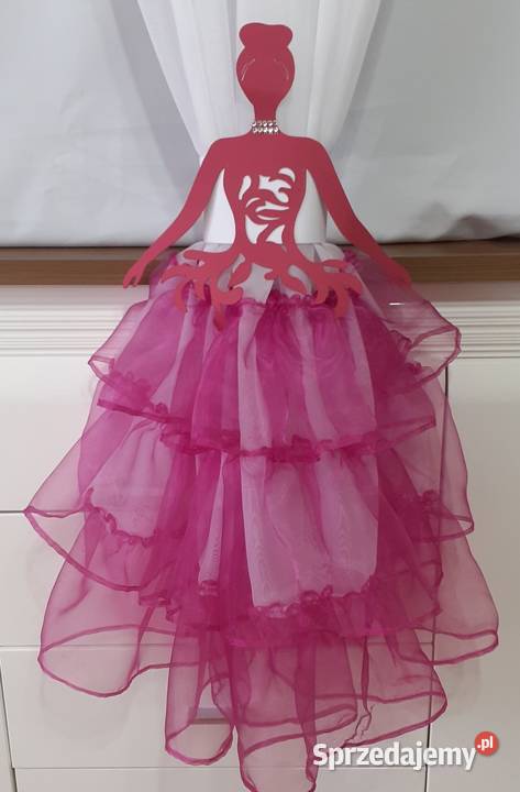 Firana z różowymi falbankami