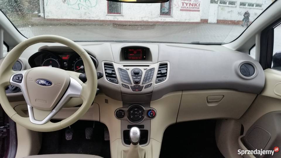 Ford Fiesta mk7 16 Titanic Jasny Środek centralny zamek
