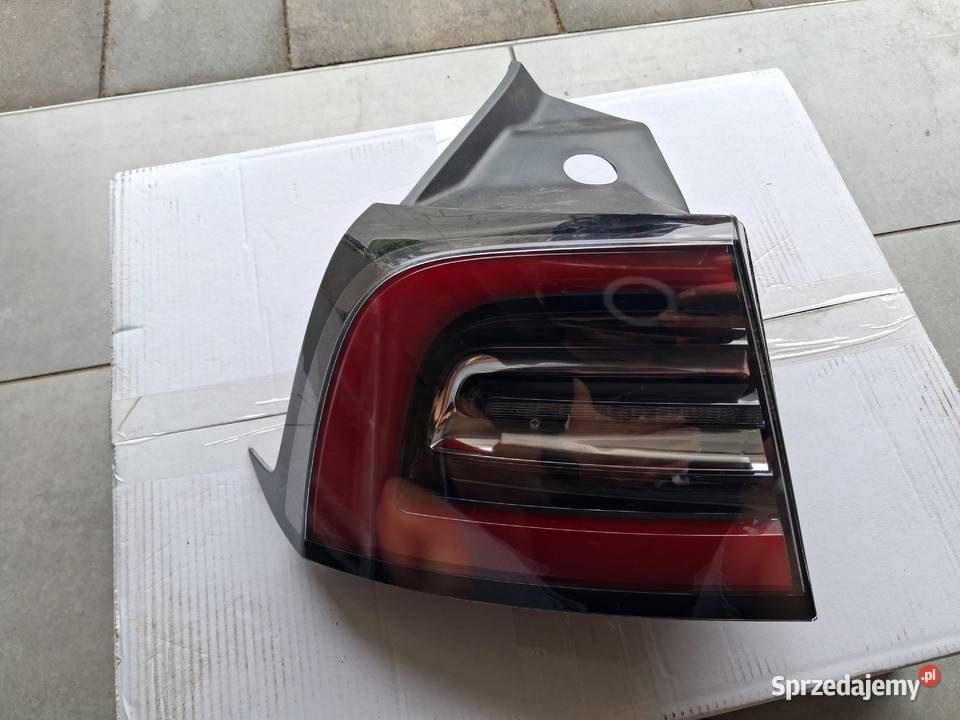 Lampy Tesla 3 Piła