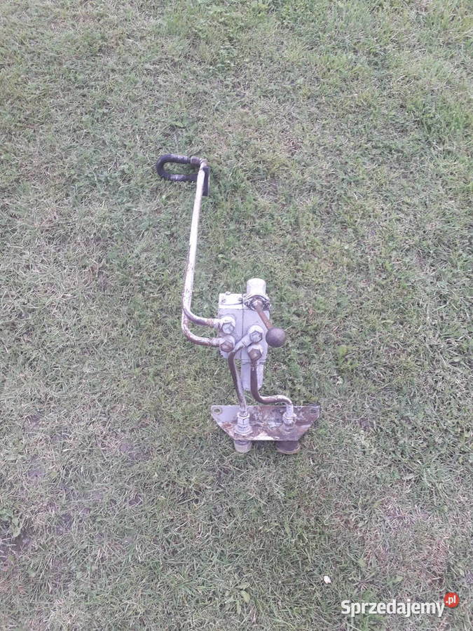 Rozdzielacz na błotnik do wywrotu do Ursus C330 Skłoby