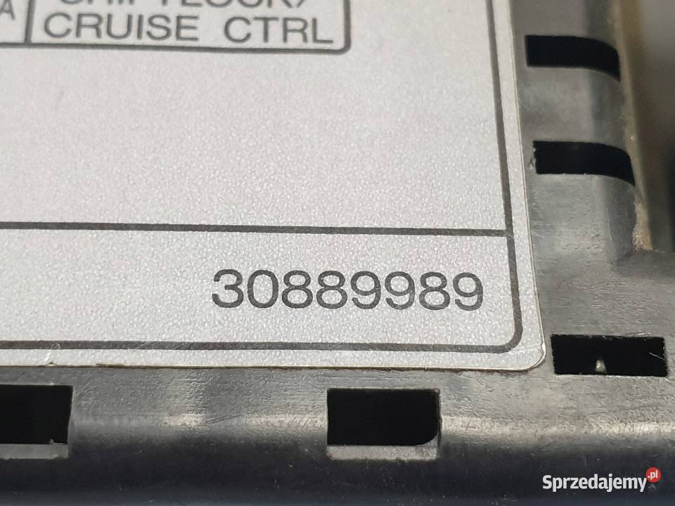 Volvo S40 V40 SKRZYNKA BEZPIECZNIKÓW 30889989