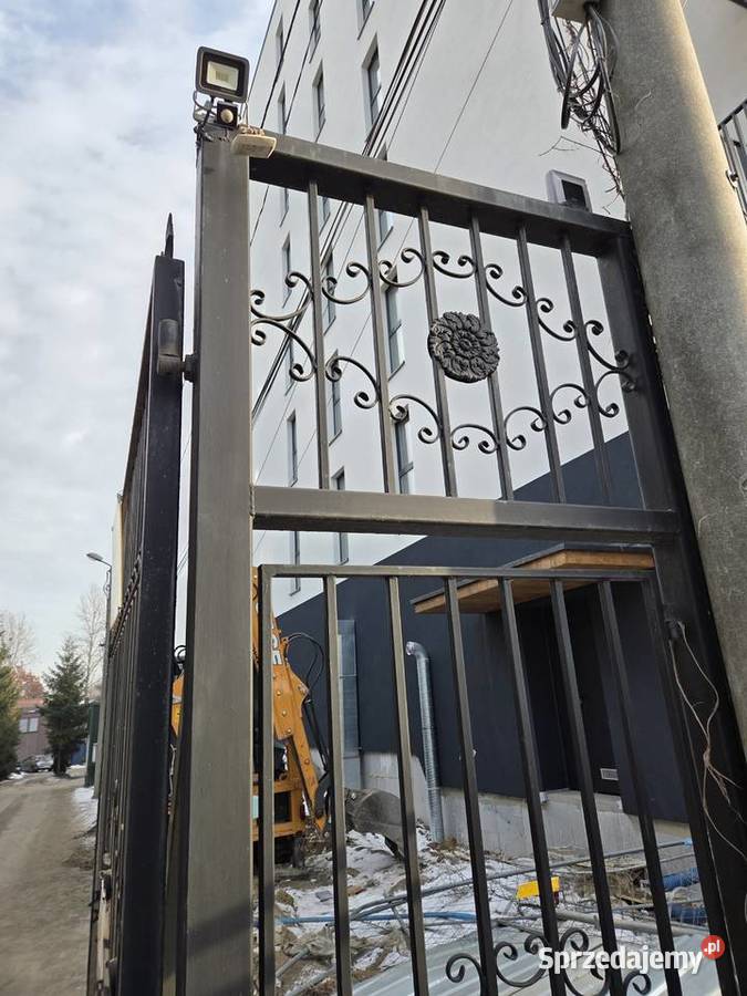 Brama dwuskrzydłowa z automatem stan Katowice