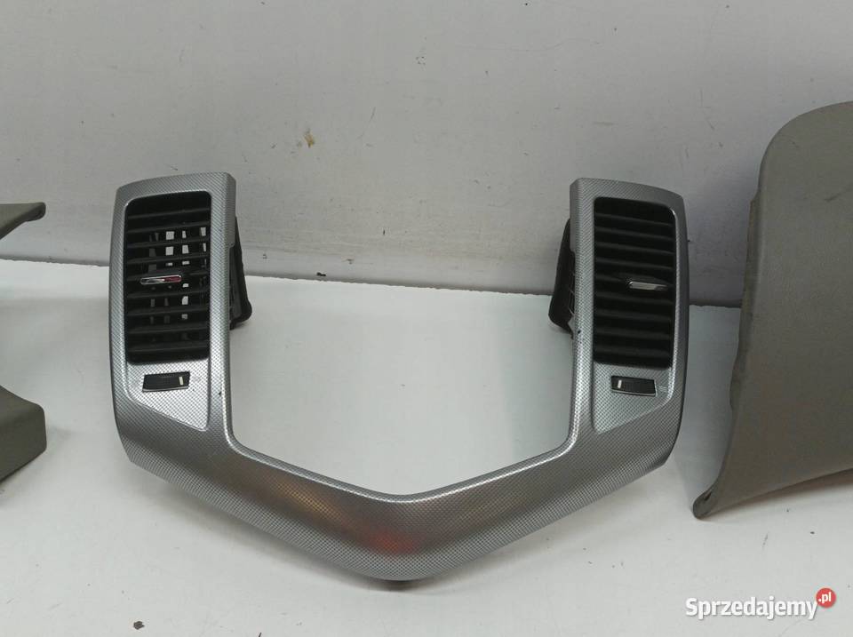 KRATKI NAWIEWU LEWA PRAWA ŚRODKOWA KOMPLET Rok produkcji 2009