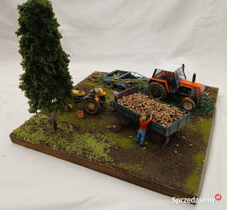 Ursusy c330 i c385 diorama Wykopki w PGRe skala Toruń