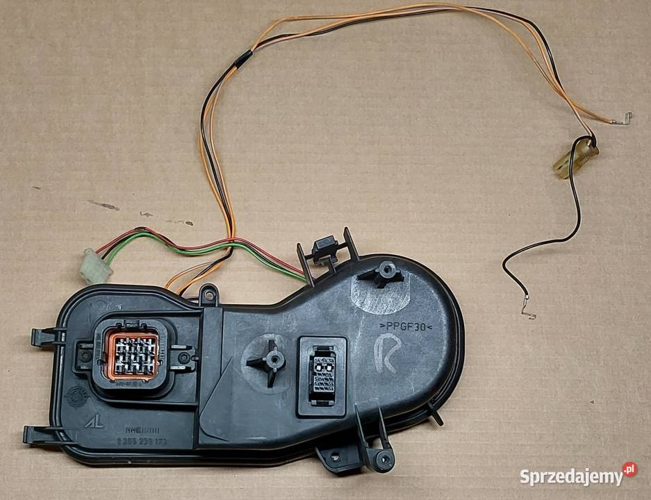 ZAŚLEPKA DEKIEL LAMPY PRZÓD PRAWA FORD MONDEO Pozostałe Mielęcin