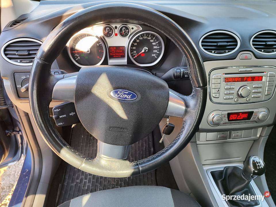 Ford focus benzyna niski przebieg ładny kolor manualna łódzkie Piotrków Trybunalski