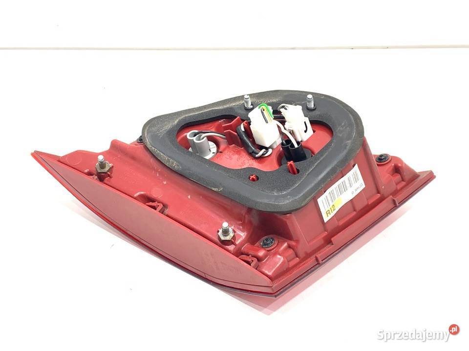 LAMPA TYŁ PRAWA WEWNĘTRZNA KIA VENGA Hatchback